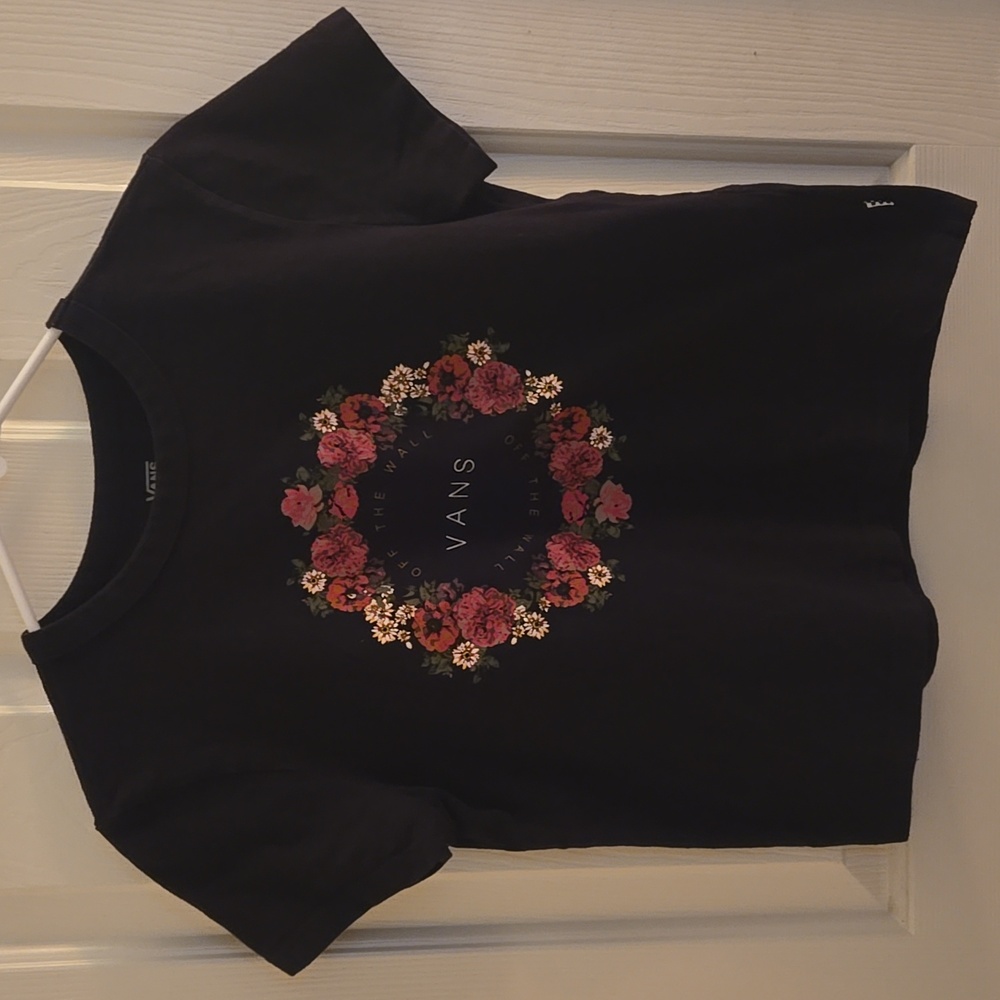 Vans Youth Girls Medium Shirt. Color Black.